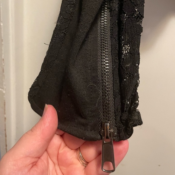 Guess Women’s Black Lace Biker Jacket Cropped Size Large - Picture 7 of 7